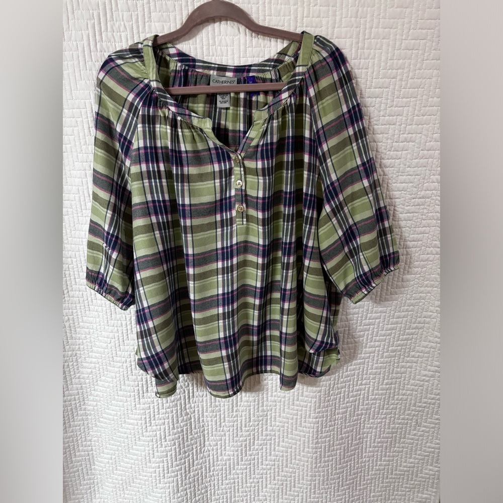 Catherine’s women’s button placket top